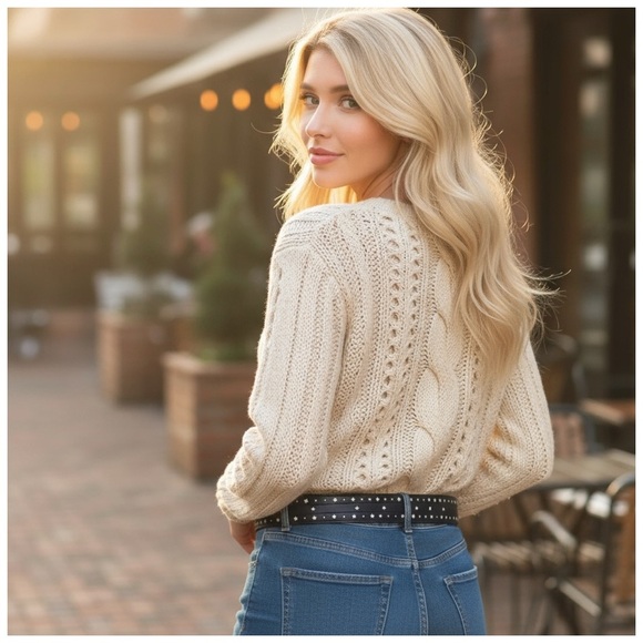 Escada Women’s Navy Leather Belt w/ White Stars & Silver Buckle. 33” x 1.5” - Picture 7 of 13